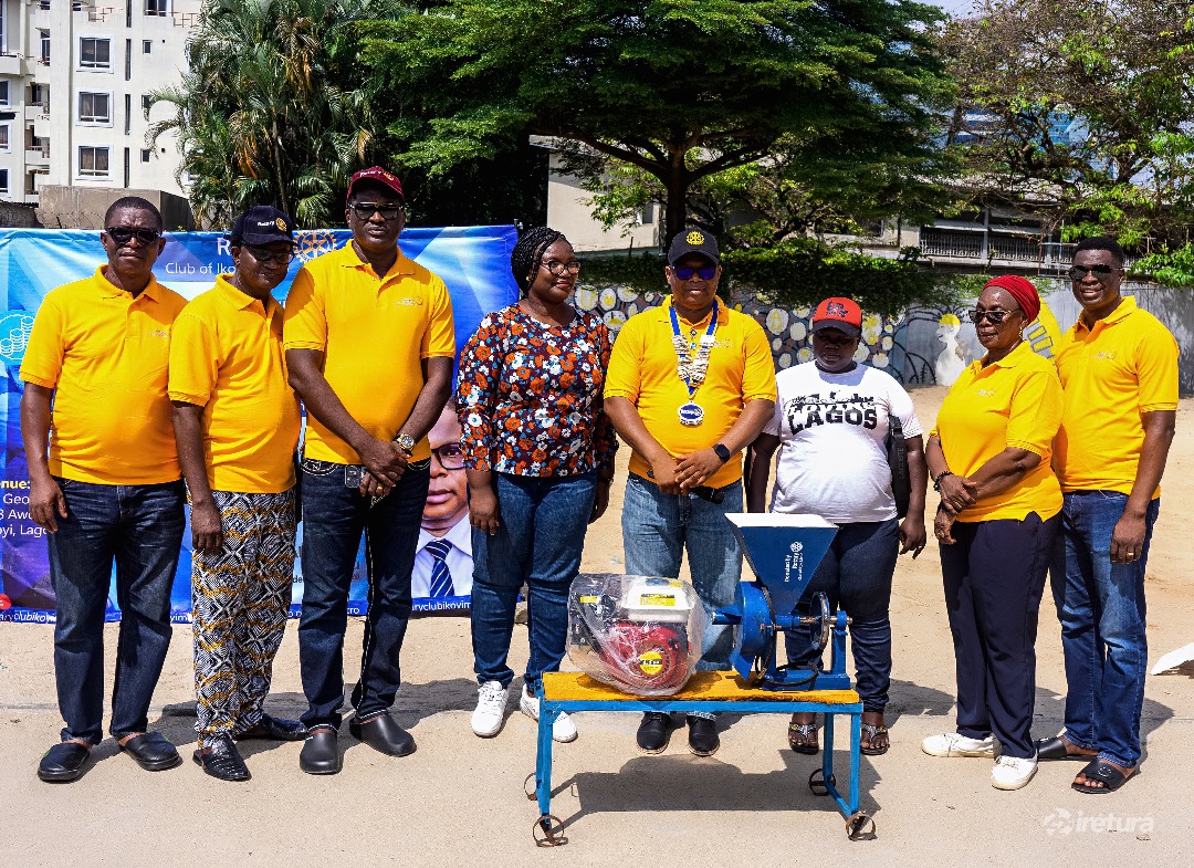 A cross-section of members of the Rotary Club of Ikoyi Metro with some beneficiaries of the club’s recent community empowerment programme in Lagos, where over 64 people benefited.